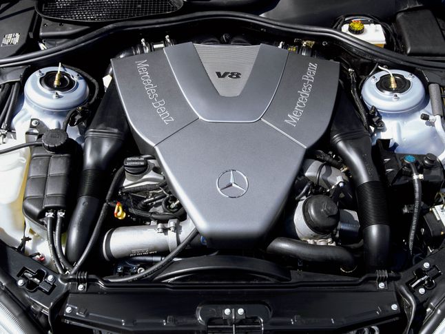 4-litrowy diesel Mercedesa uchodzi za udanego, choć tak jak każdy inny przy poważniejszych naprawach generuje wysokie koszty.
