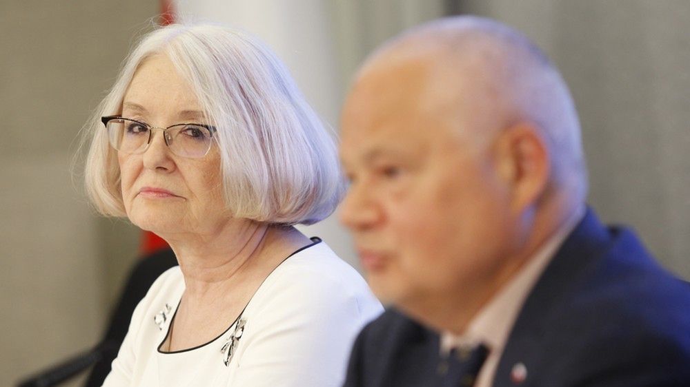 Grażyna Ancyparowicz i Adam Glapiński w czasie konferencji prasowej RPP.