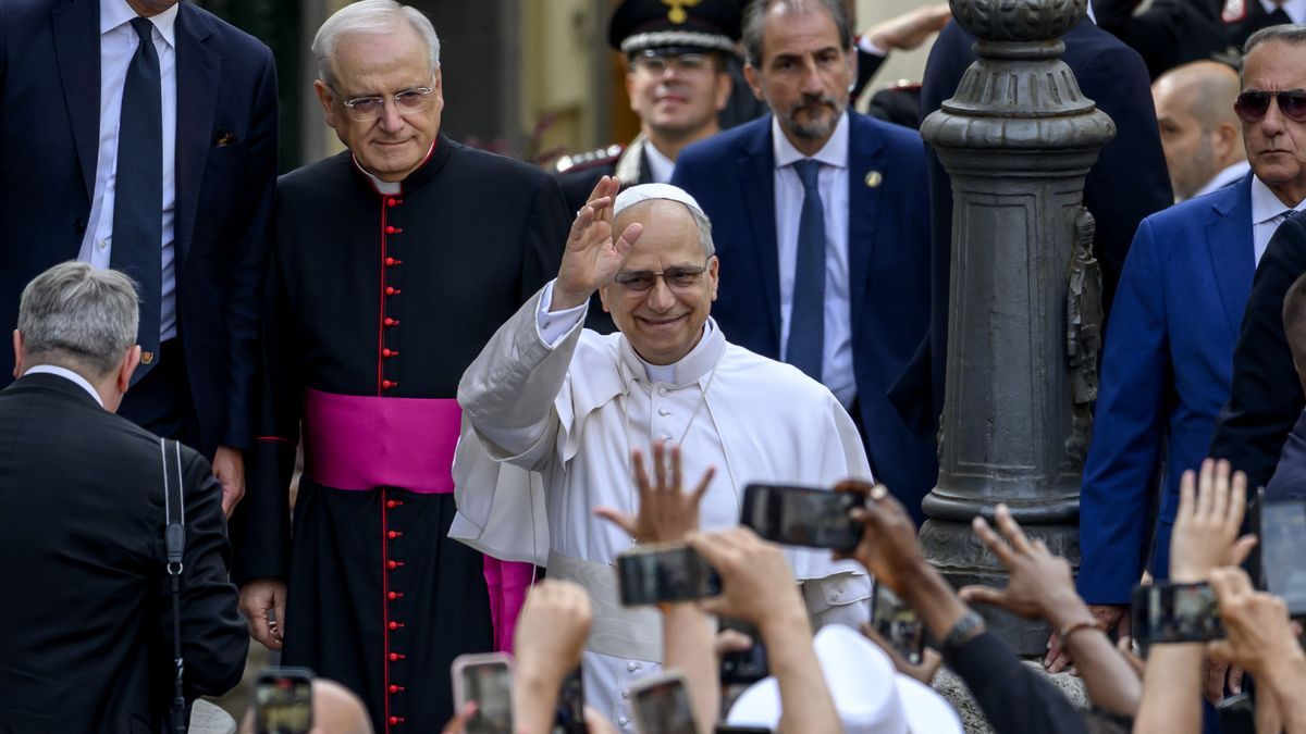 CASTEL GANDOLFO, ITALY - JULY 13: Pope Leone XIV waves as he arrives to preside over the mass in the Parrocchia Pontificia di San Tommaso da Villanova, at 40 km south-east of Rome, on July 13, 2025 in Castel Gandolfo, Italy. Pope Leo XIV will resume using the Papal Palace of Castel Gandolfo for the next six weeks of the summer.  (Photo by Antonio Masiello/Getty Images)