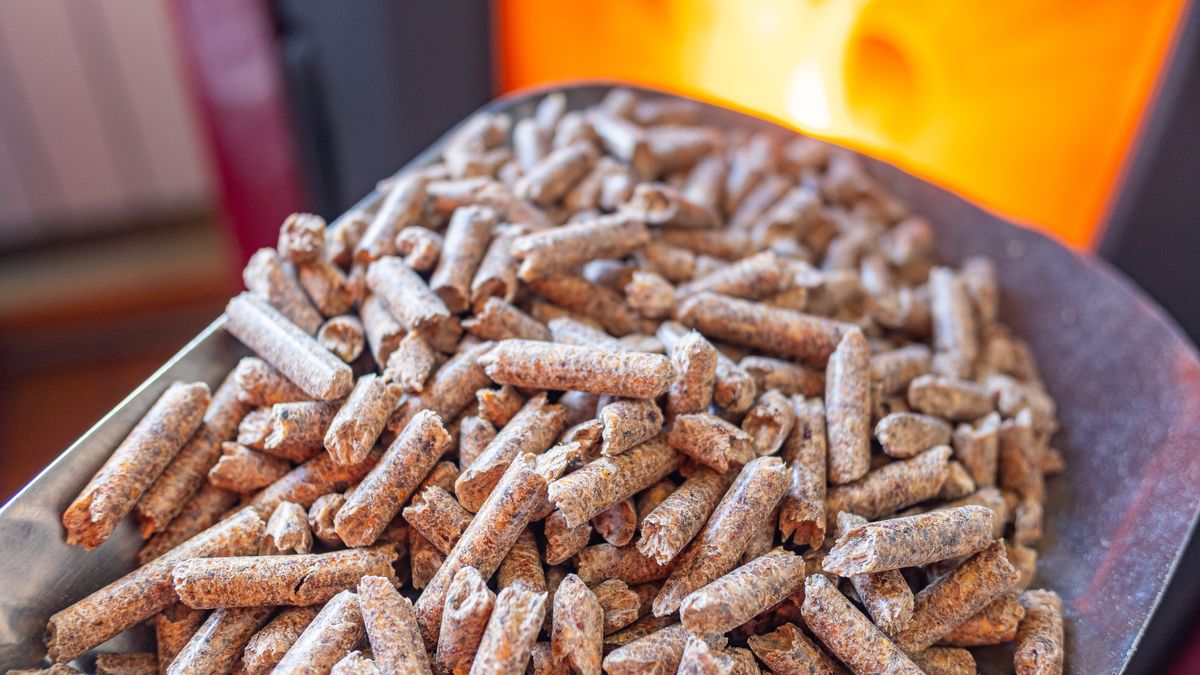 Pellet z zagranicy wychodzi taniej? Sprzedawcy komentują