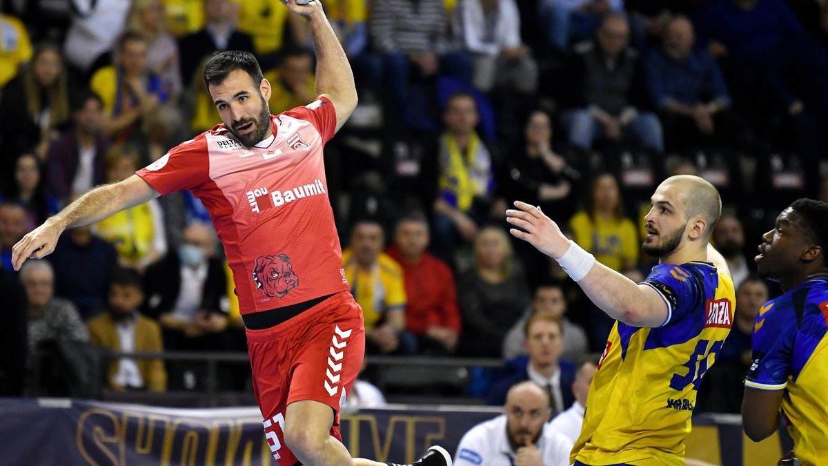 PAP / Piotr Polak / Na zdjęciu:  Javier Humet Gaminde atakuje bramkę Vive