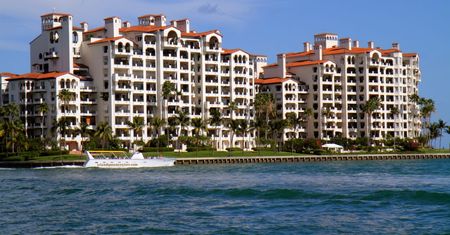 Stany Zjednoczone. Mieszkańcy Fisher Island nie muszą się martwić o testy na obecność koronawirusa