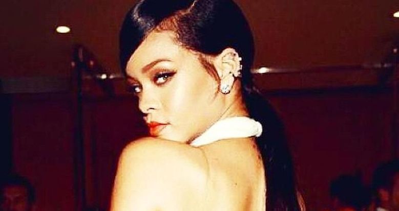 Półnaga Rihanna kusi spojrzeniem pewnego bardzo znanego i żonatego piosenkarza