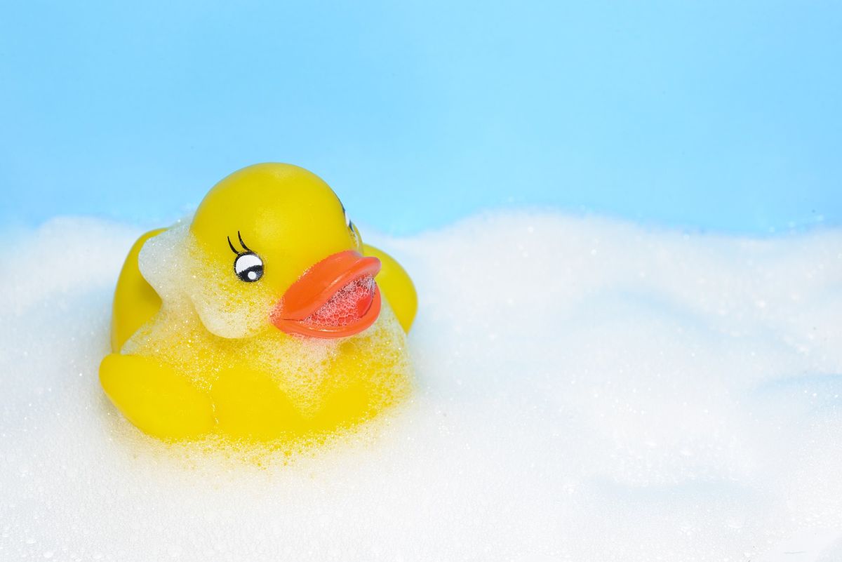 Popularna zabawka do kąpieli może wywołać ciężkie choroby. 9,5 mln bakterii na centymetr