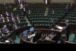 Tusk przemawia w Sejmie. Ławy PiS puste. Jest jak mówił Błaszczak