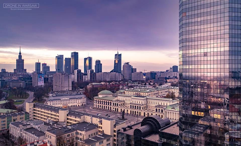 Warszawa z lotu ptaka wygląda przepięknie. Poznajcie wizję Drone in Warsaw 17