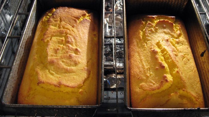 Chleb kukurydziany w proszku, przygotowany z użyciem 2% mleka, 80% margaryny i jajek