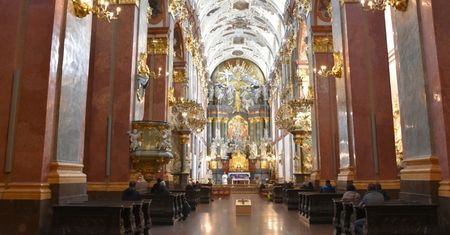 Alarmujące dane dla Kościoła. "Szukamy recepty na poprawę sytuacji"