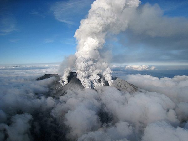 Wznowiono akcję ratunkową po erupcji wulkanu w Japonii. 36 ofiar