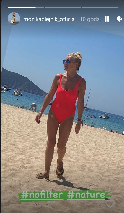 Monika Olejnik na plaży.
