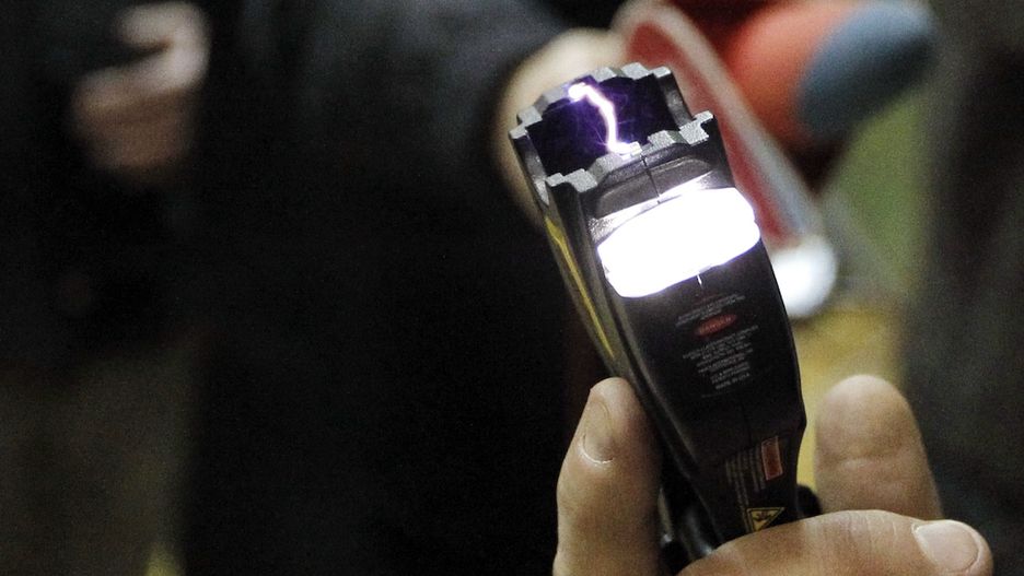 Użycie paralizatora podczas interwencji przez dwóch funkcjonariuszy z Inowrocławia zakończyło się śmiercią 27-latka