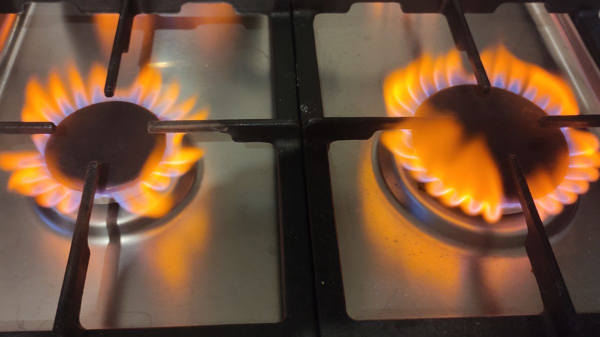 Płomien w kuchence gazowej ma taki kolor? Reaguj.