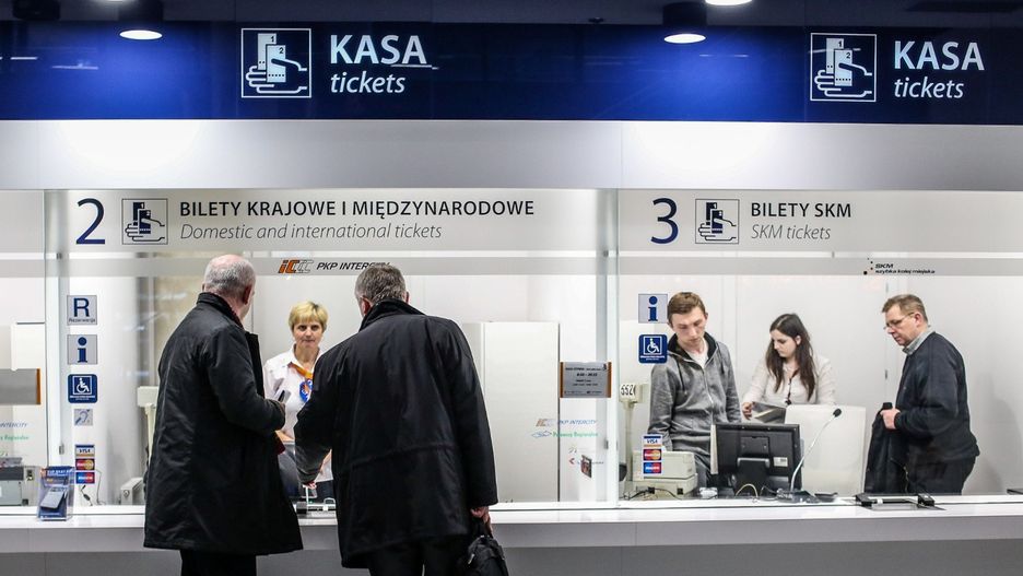 Seniorzy nie muszą obawiać się wycofania kartonowych biletów na SKM