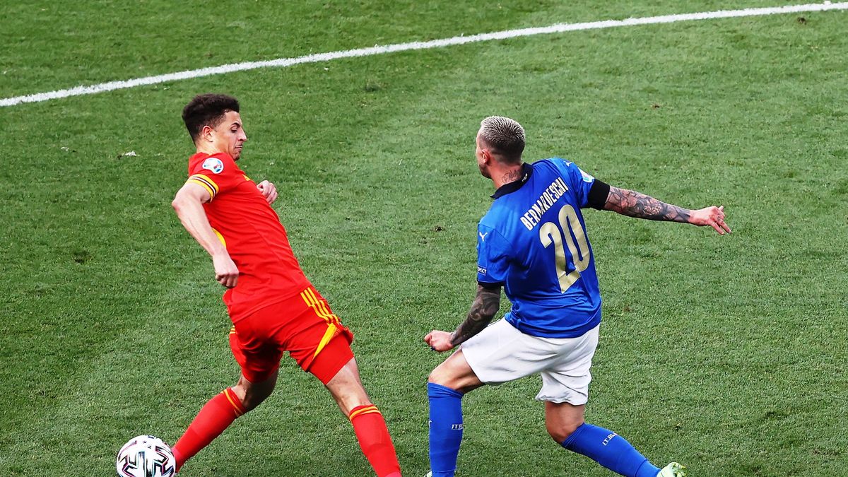 Getty Images / Ryan Pierse / Faul Ethana Ampadu z meczu Walia - Włochy