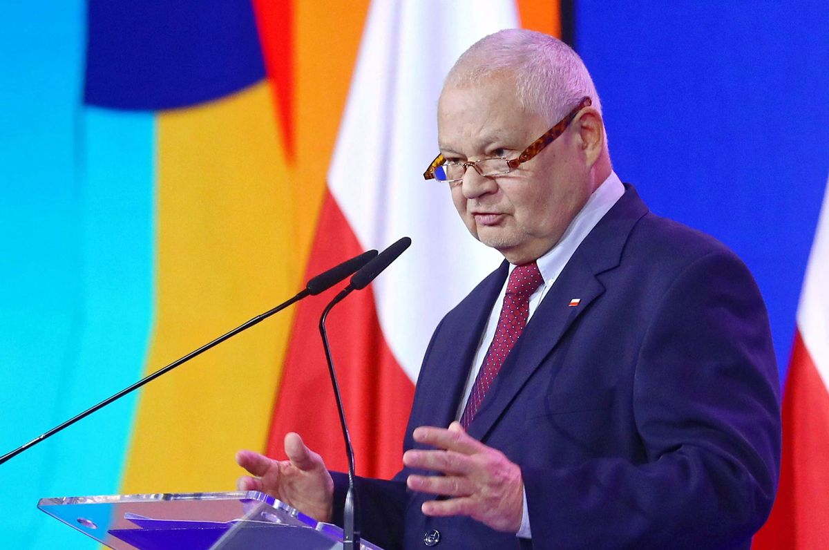 Prezes Narodowego Banku Polskiego Adam Glapiński winiony jest przez opozycję o finansowe kłopoty Polaków