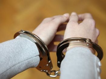 Orzysz: 35-latka zatrzymana za bicie męża. Musiała wynieść się z mieszkania i grozi jej 5 lat więzienia