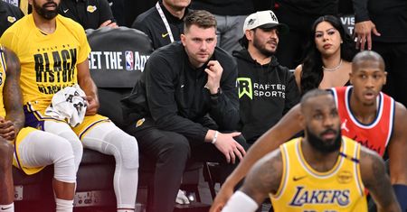 Wielkie derby Los Angeles dla Lakers. Jeszcze bez Doncicia
