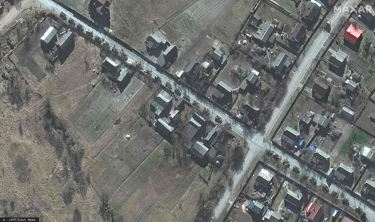 Ukraina. Konwój wojsk Putina pod Kijowem. 64 km na zdjęciach - AFP PHOTO / Satellite image 2022 Maxar Technologies