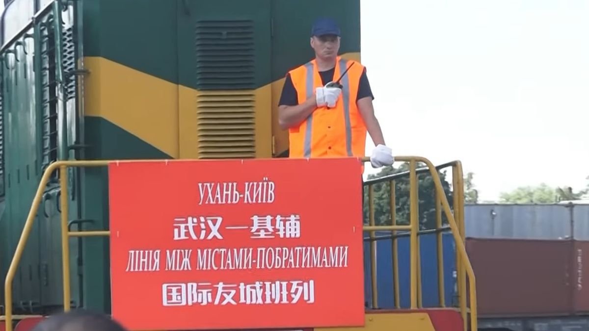 Pociąg z Wuhan jest już w Europie.