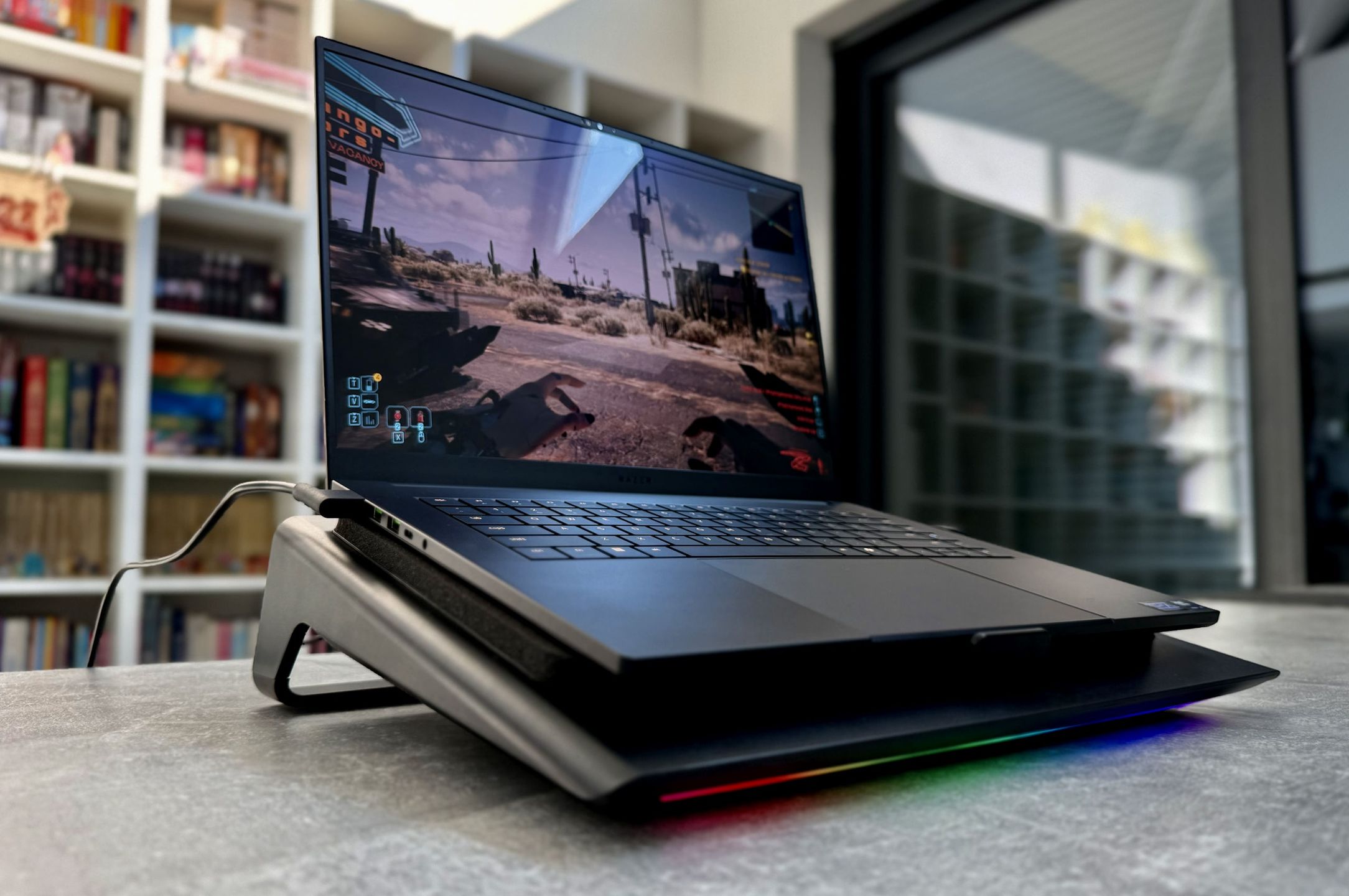 Razer Blade 16 (2026) - Granie na podstawce chłodzącej Razer