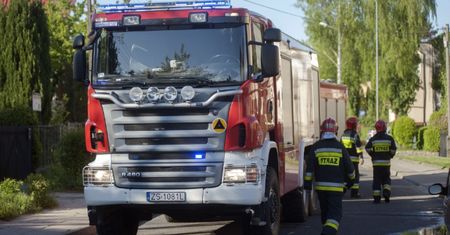 Strażacy z Błotnicy mają problem. Wóz strażacki nie mieści się w bramie