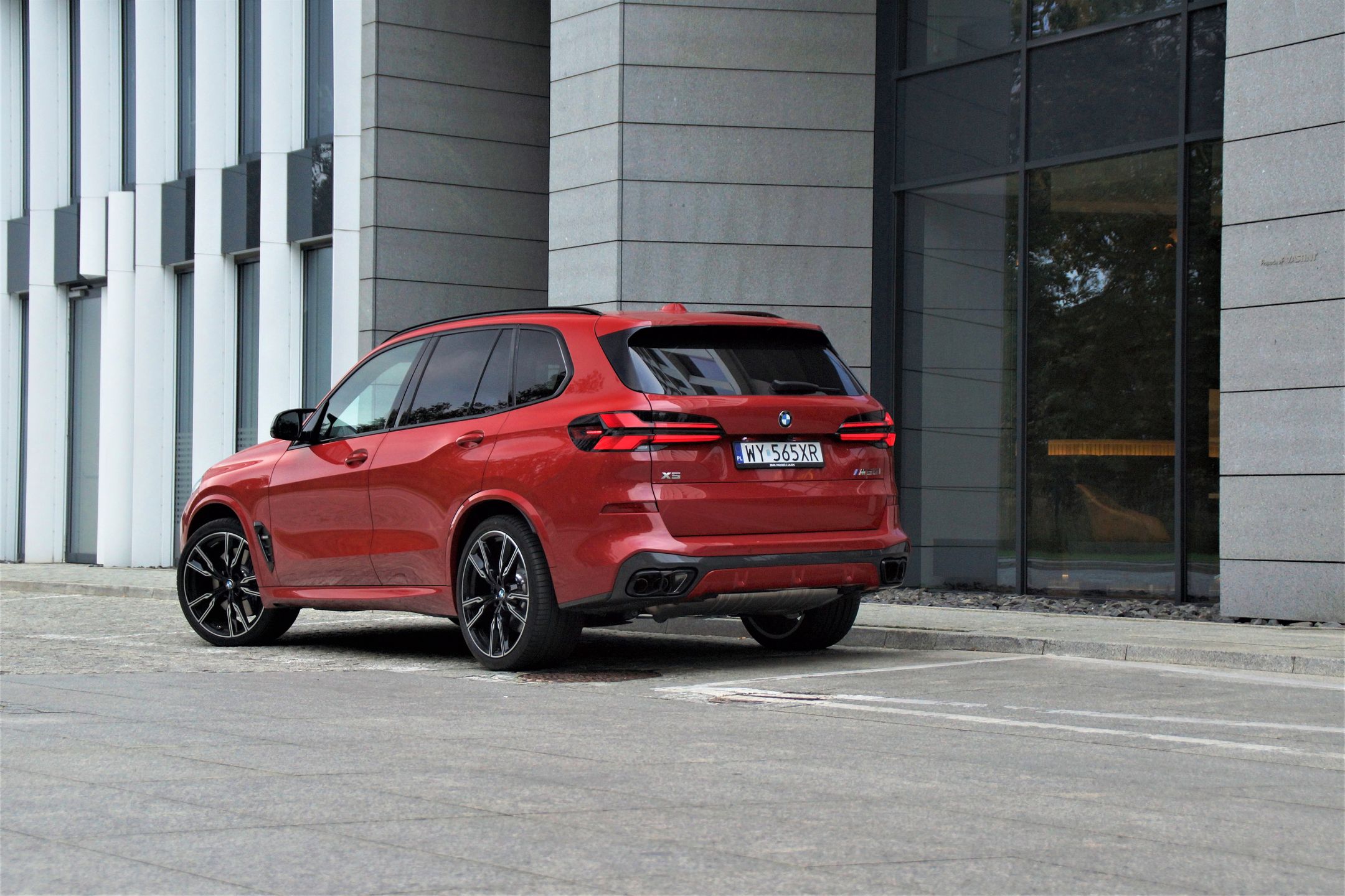 BMW X5 M60i
