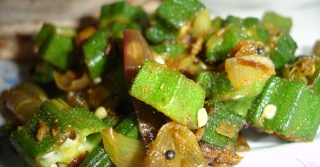 Okra (róża chińska) gotowana z dodatkiem soli, odsączona