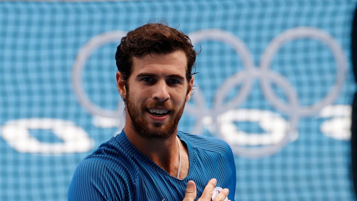 PAP/EPA / RUNGROJ YONGRIT  / Na zdjęciu: Karen Chaczanow