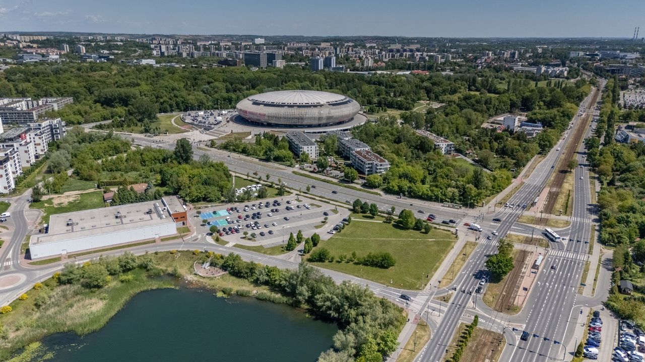 Kraków: Atak nożownika na taksówkarza. Trwa policyjna obława