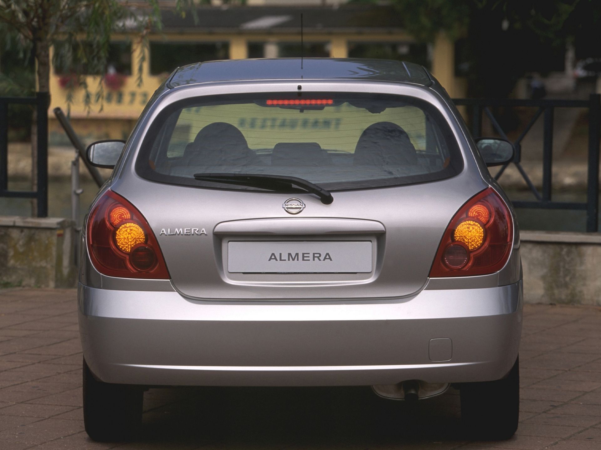 Nissan Almera 3