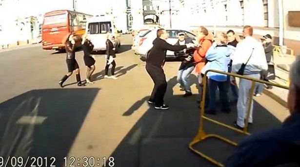 W Rosji potrafią ukraść obiektyw z aparatu powieszonego na szyi
