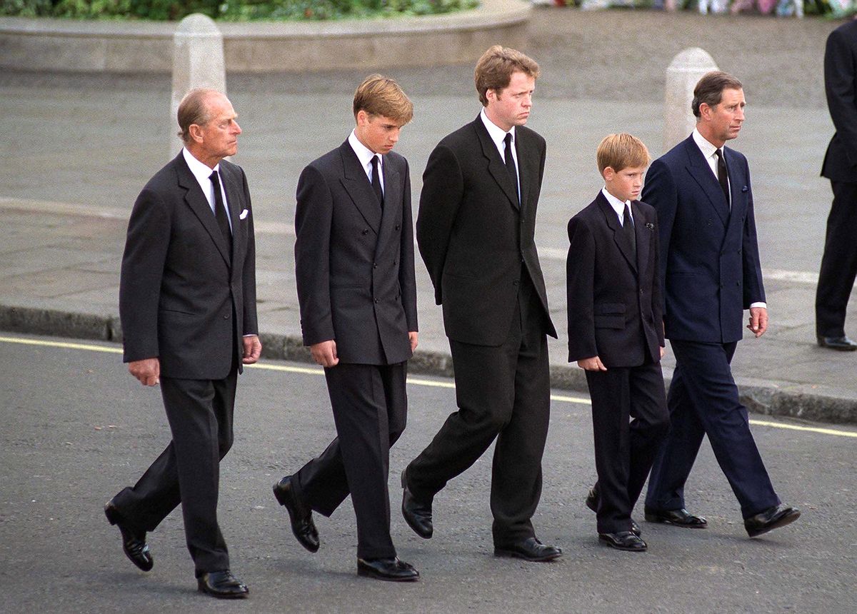 Dzień pogrzebu Lady Diany. Książę Filip, William, brat Diany, książę Harry i książę Karol