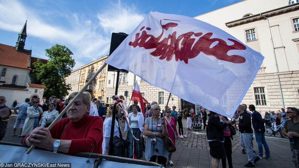 Solidarność chce więcej kontroli, bo niektóre sklepy zmieniają się w placówki pocztowe