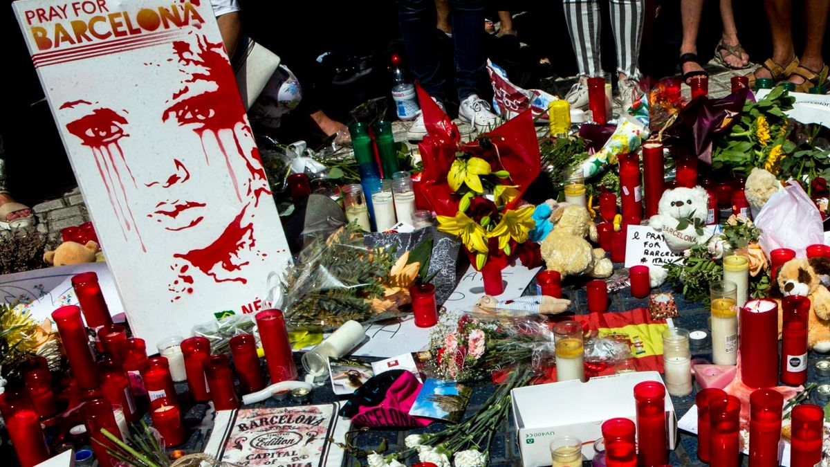 W wyniku zamachu terrorystycznego w Barcelonie zginęło 14 osób a ponad 100 zostało rannych