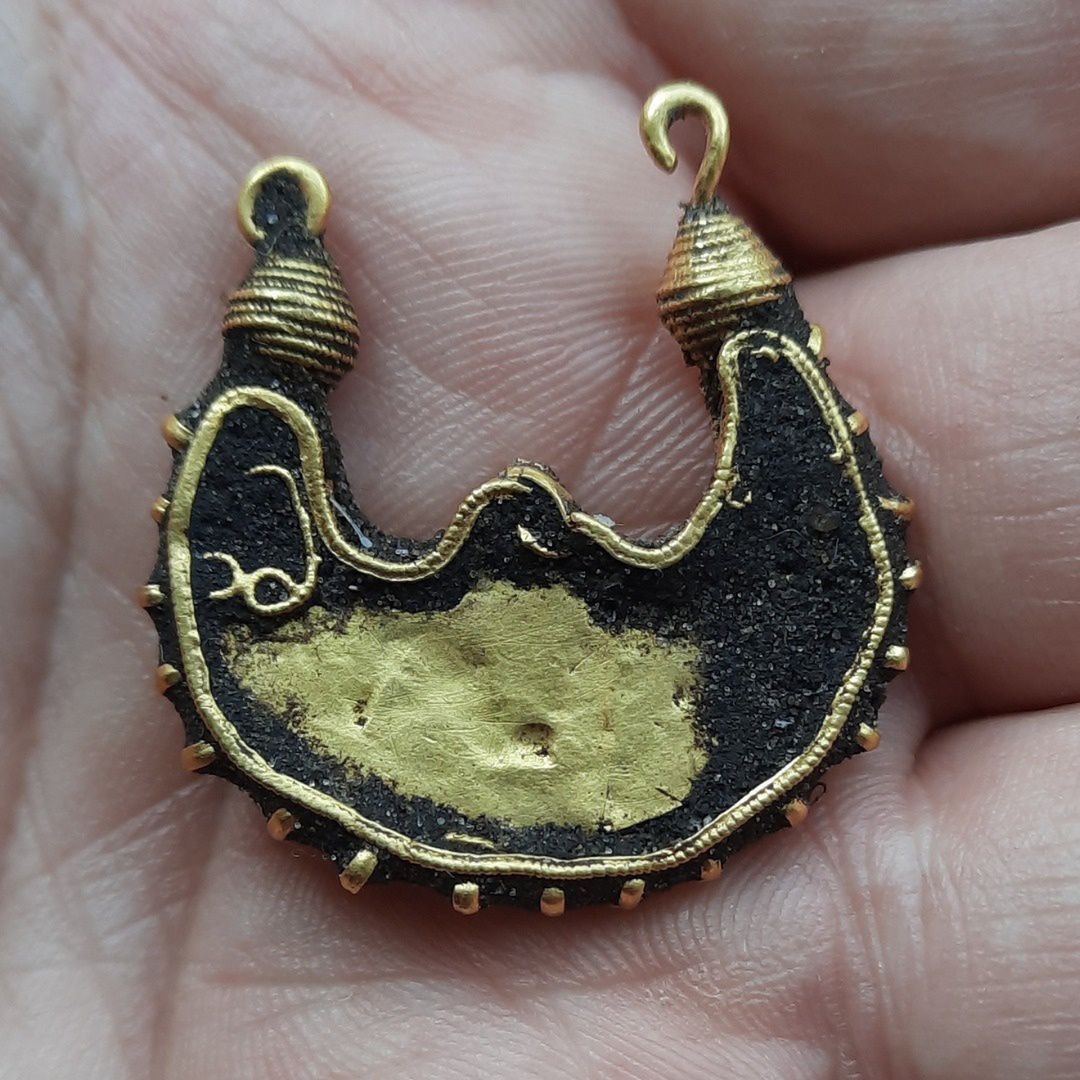 Niezwykłe odkrycie na polu w Danii. Znaleziono złoty kolczyk z Bizancjum.
Foto. Nationalmuseet
