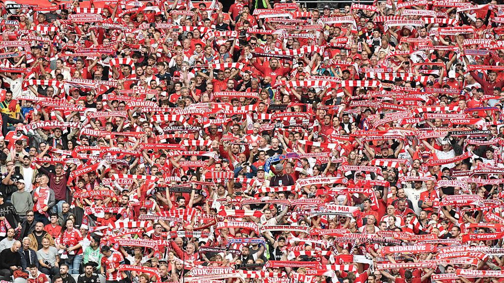 Getty Images / Franz Kirchmayr/SEPA.Media / Na zdjęciu: kibice Bayernu Monachium