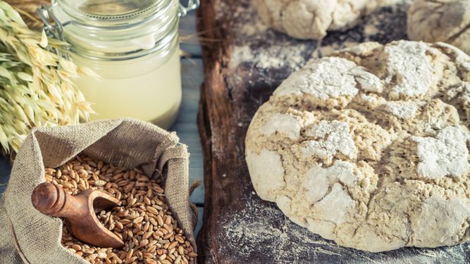 Opiekany chleb wieloziarnisty (zawiera pełne ziarna)