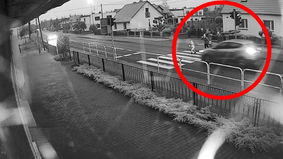 Chwile grozy na przejściu. Wprost na rodzinę z dzieckiem 