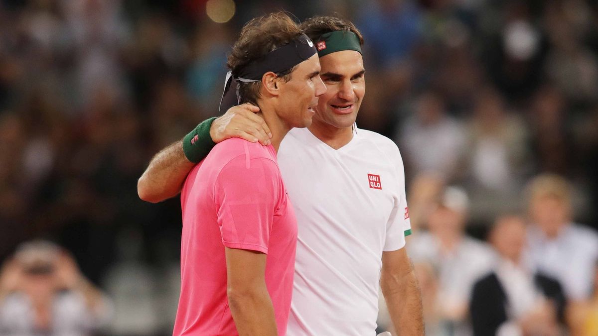 Rafael Nadal (z lewej) i Roger Federer