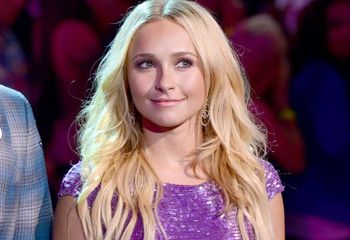 Walczyła z uzależnieniami i depresją. O wszystkim opowie w autobiografii