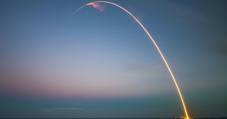 Elon Musk wyniósł na orbitę kolejne satelity Starlink. Konkurencja bacznie się przygląda