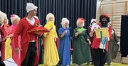 Wyjątkowy dzień otwarty w Szkole Podstawowej numer 28 w Kielcach. Pokazy taneczne i spektakl, a w roli aktorów nauczyciele. Zobacz zdjęcia