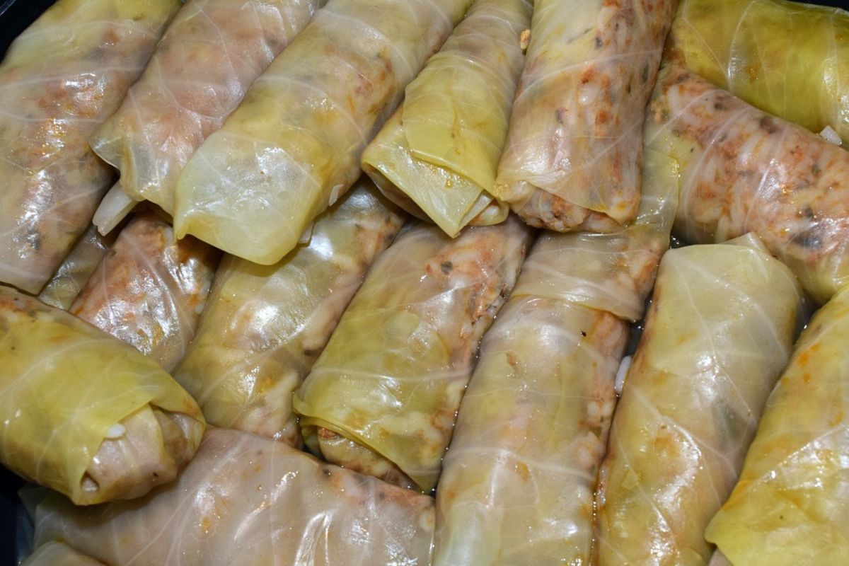 How to prepare baked stuffed cabbage rolls?
