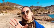 weekend Michał Szpak zaszalał modowo w Los Angeles. Na zdjęciach z Laguna Beach wygląda jak młody Freddie Mercury!