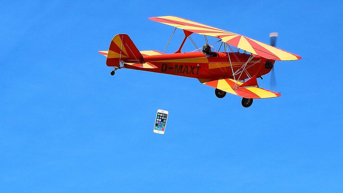 Smartfon przetrwał upadek z 750 metrów. Nie, nie był pancerny 1