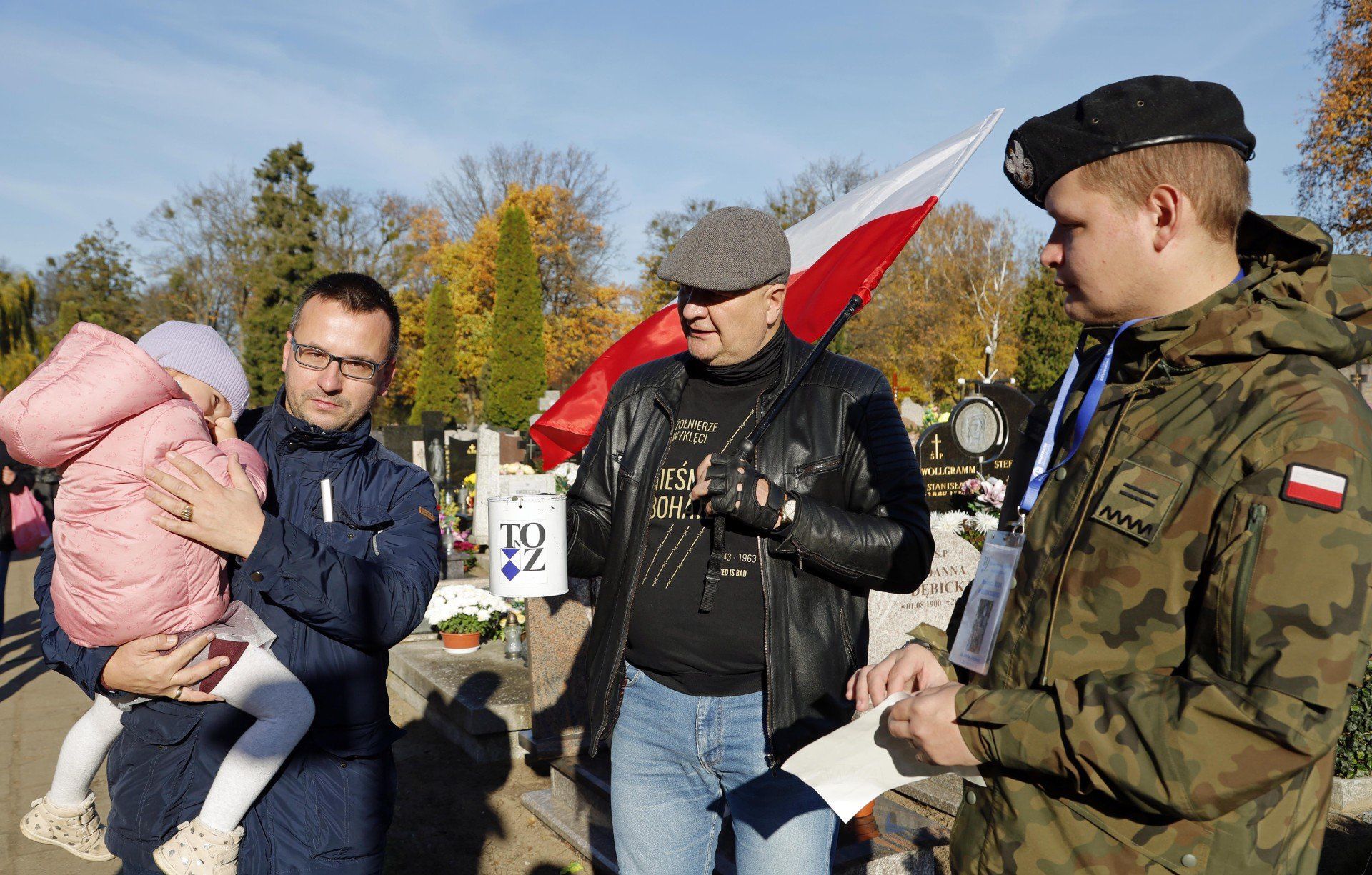 Około 100 wolontariuszy kwestowało na cmentarzu parafialnym w Grudziądzu 1 i 2 listopada 2025