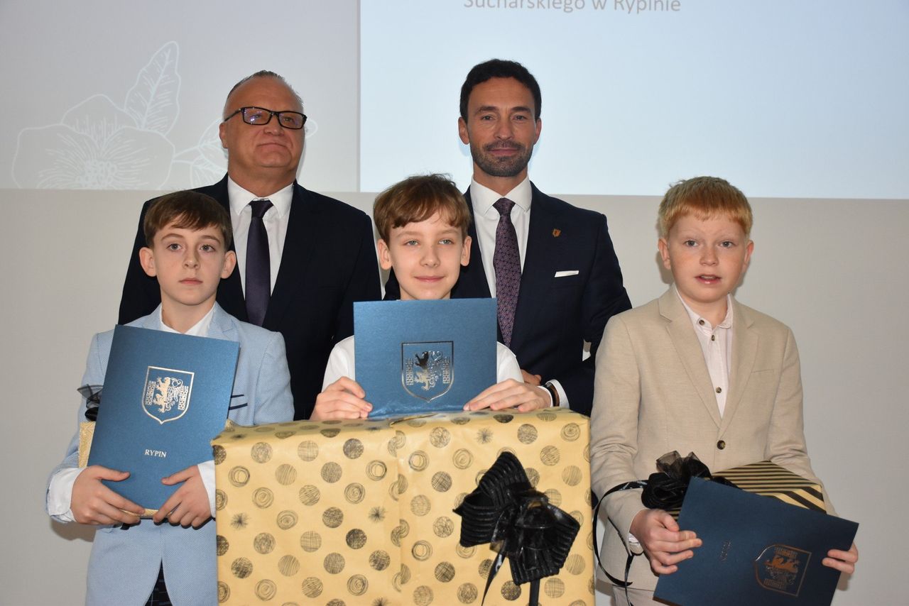 Rypin: Nagrody burmistrza trafiły do uczniów szkół podstawowych