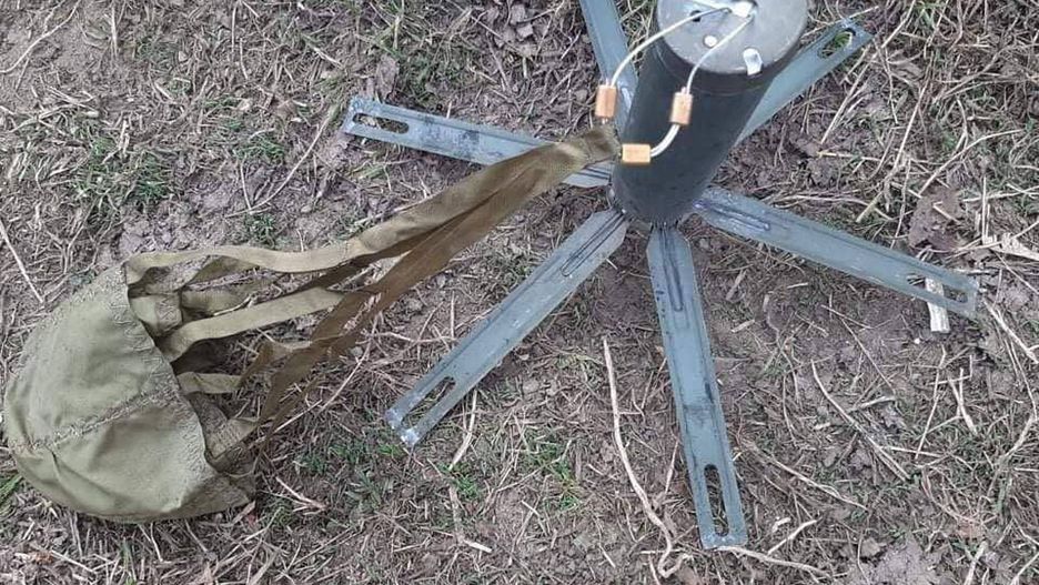 Rozłożona rosyjska mina przeciwpiechotna POM-3.