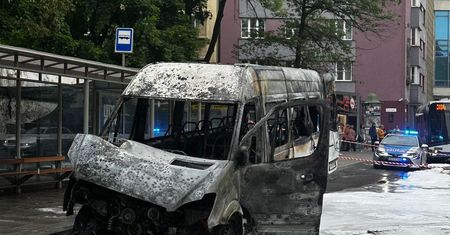 Sceny grozy w centrum Krakowa. Spłonął bus przewożący pasażerów