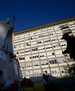 Papież Franciszek się pokaże? Trwają prace w oknie